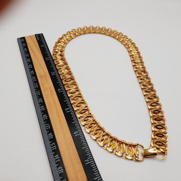 Vintage Trifari Interlocking Choker Necklace Gold Tone Link Collar – 18" Jewelry - Picture 8 of 11